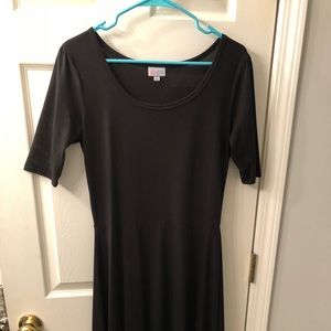 Medium solid black Ana